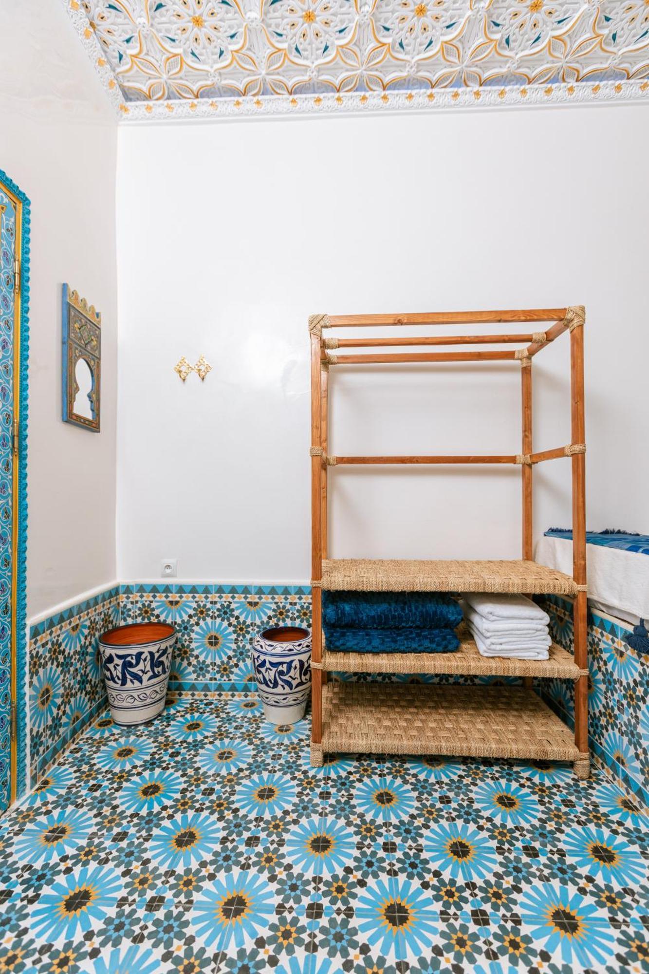 Colorful Traditional Riad W/Views Of Spain Tanger Exterior foto